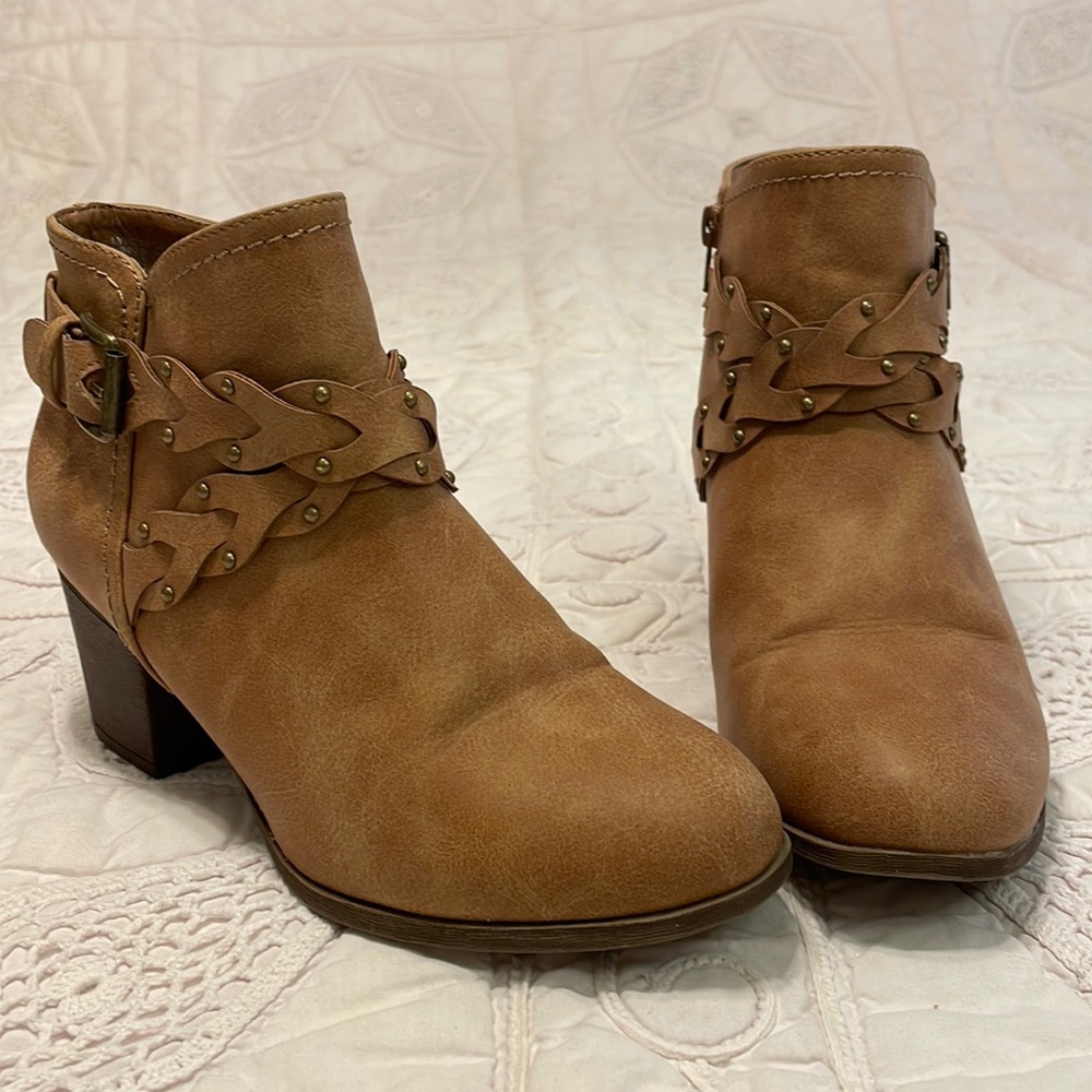 EUC No Parking Faux Leather Bootie Womens Size 7.5 in a camel color.